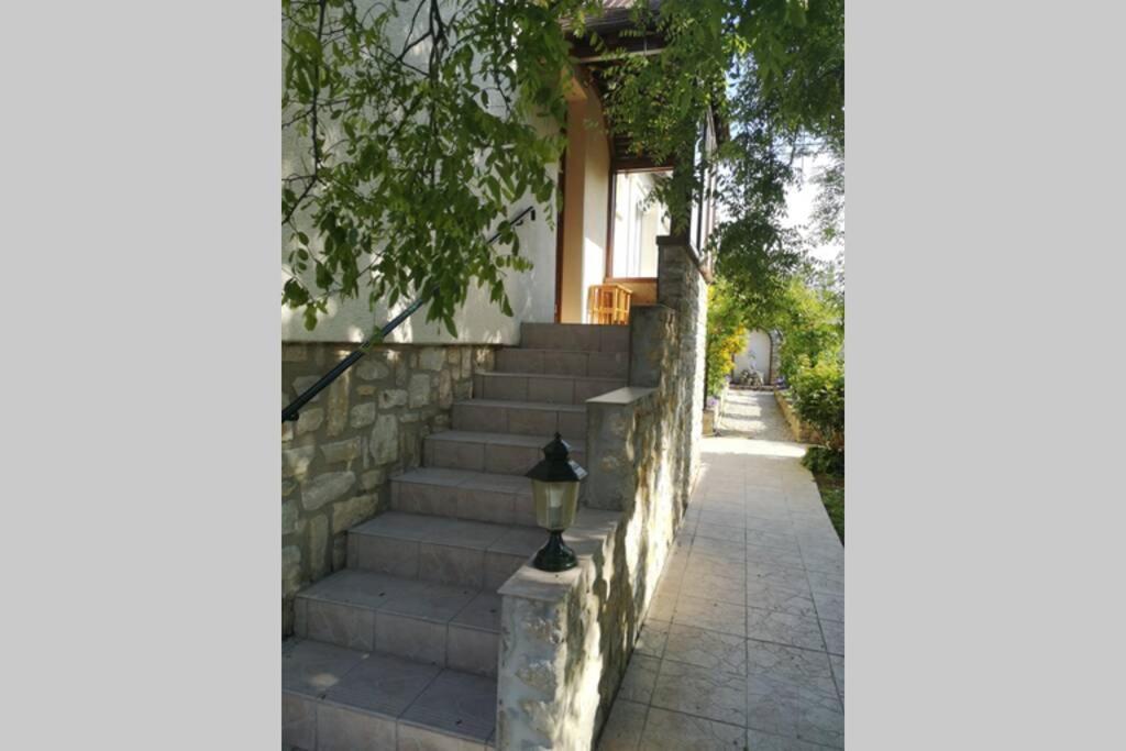 La Roseliere Maison Plain Pied Confortable Belle Decoration Jardin Magnifique 10 Mn A Pied Centre Ville Bayeux Proche Plages Du Debarquement Екстериор снимка